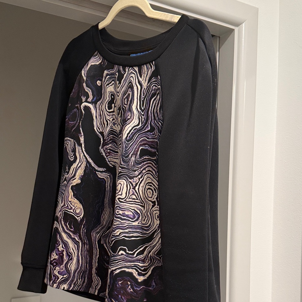 Vera Wang Simple Vera. Black and Purple Abstract Sweatshirt L